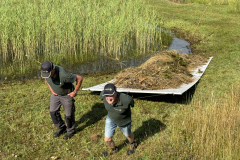 Sleeepzeilen bewijzen goede diensten als het terrein nat en zompig is.