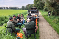 D'n Leeg'n Könningsstool, voorbijgangers moeten spitsroeden lopen
