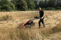 Maaien met de eenassige Reform trekker 