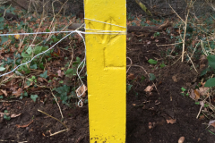 Zelf vervaardigde grenspaal